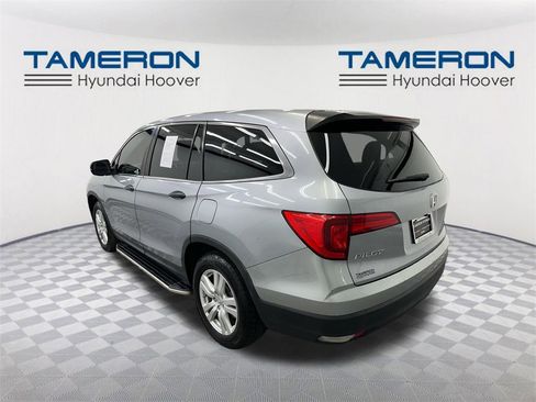 Used 2018 Honda Pilot LX image 3