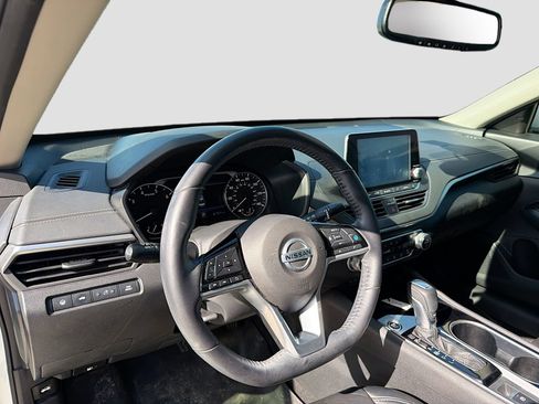 Used 2020 Nissan Altima 2.5 SV FWD image 11