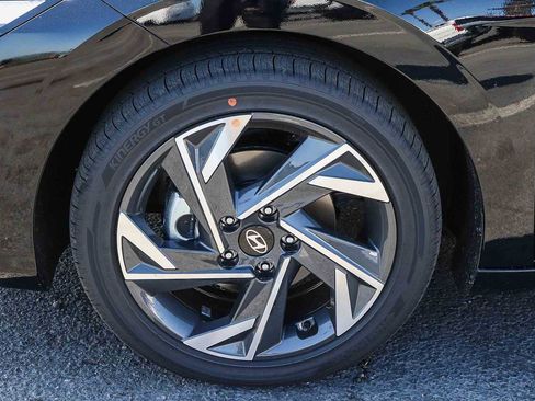 New 2026 Hyundai Elantra Limited FWD image 14