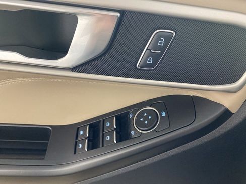 Used 2020 Ford Explorer XLT w/ Equipment Group 202A image 14