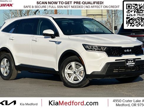 Used 2023 Kia Sorento LX image 1