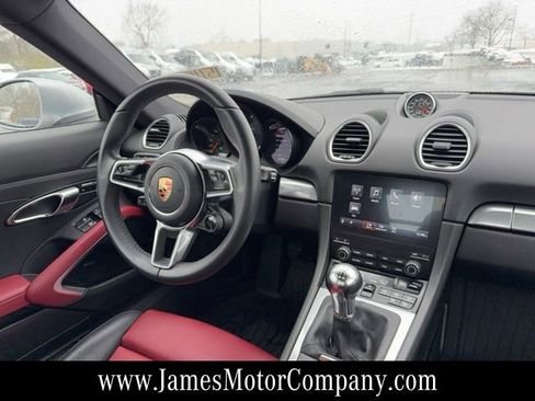 Used 2024 Porsche 718 Cayman w/ Premium Package RWD image 18