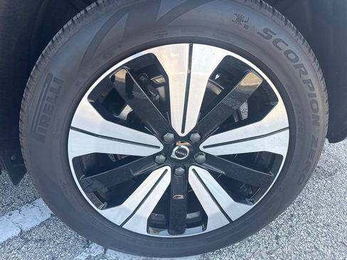 Used 2025 Volvo XC60 T8 Plus w/ Protection Package Premier AWD/4WD image 28