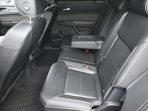 Used 2023 Volkswagen Atlas Cross Sport SE w/ Panoramic Sunroof Package FWD image 15