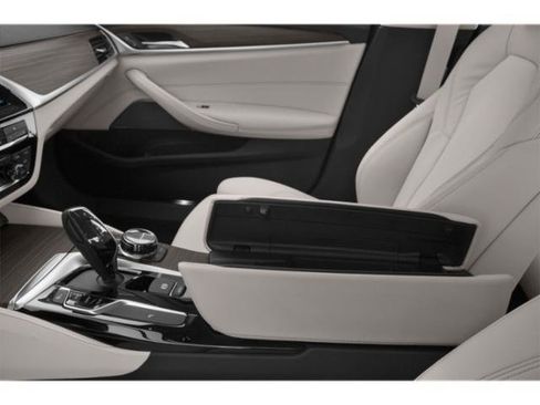 Used 2019 BMW 530i w/ Convenience Package RWD image 18