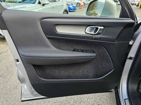 Used 2025 Volvo XC40 B5 Plus w/ Climate Package image 26