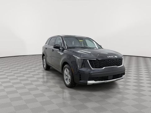 Used 2026 Kia Sorento LX image 2