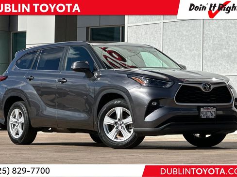 Used 2023 Toyota Highlander LE image 1