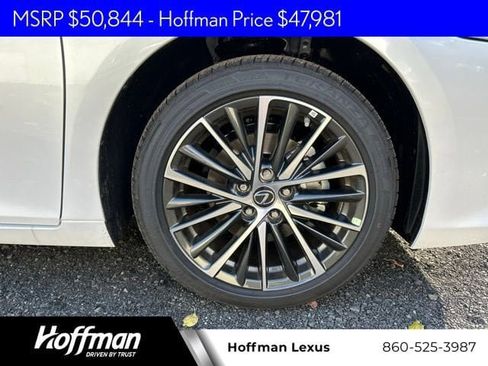 New 2025 Lexus ES 300h w/ Premium Package image 10