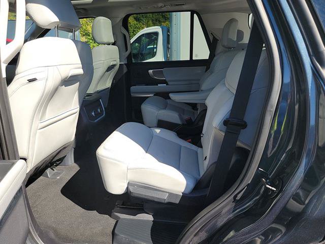 Used 2025 Ford Expedition Platinum w/ Driver's Package AWD/4WD image 17