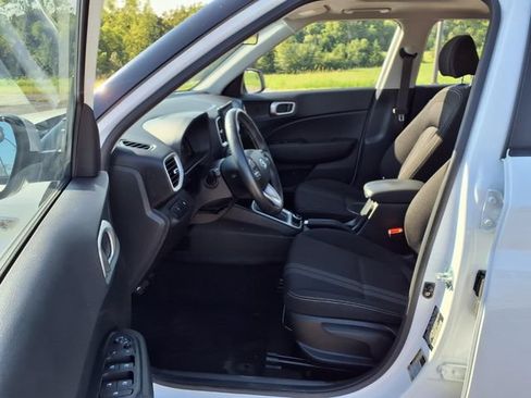 Used 2025 Hyundai Venue SEL FWD image 31