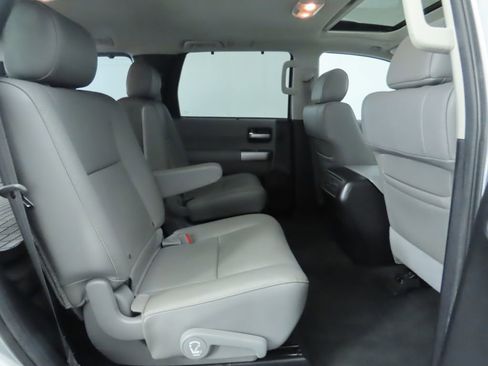 Used 2021 Toyota Sequoia Limited image 23