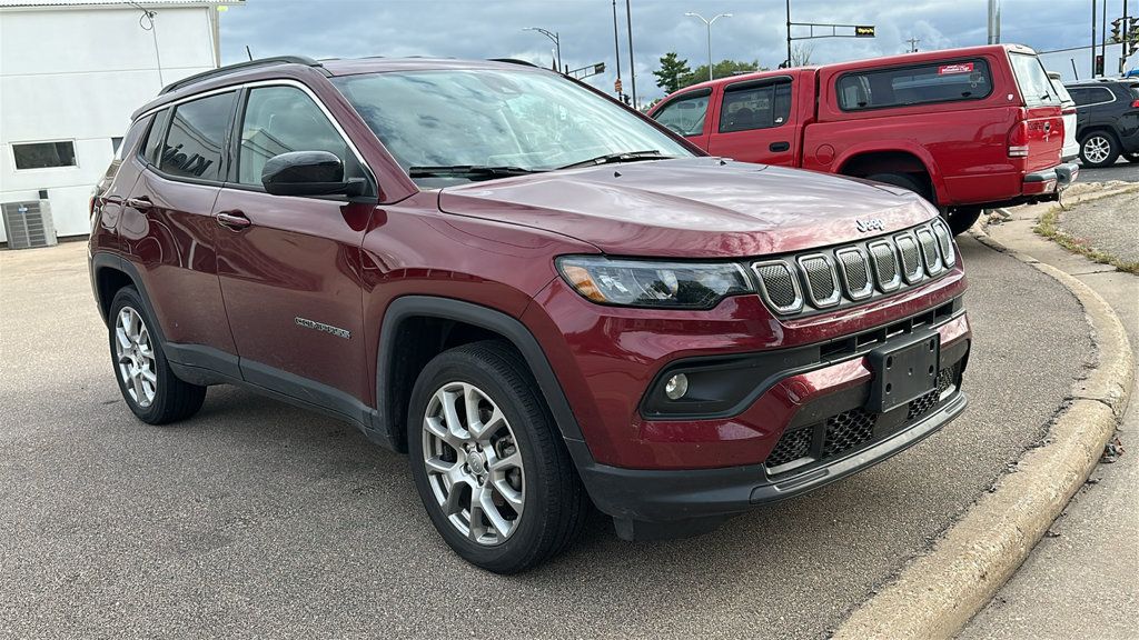 Used 2022 Jeep Compass Latitude AWD/4WD image 2