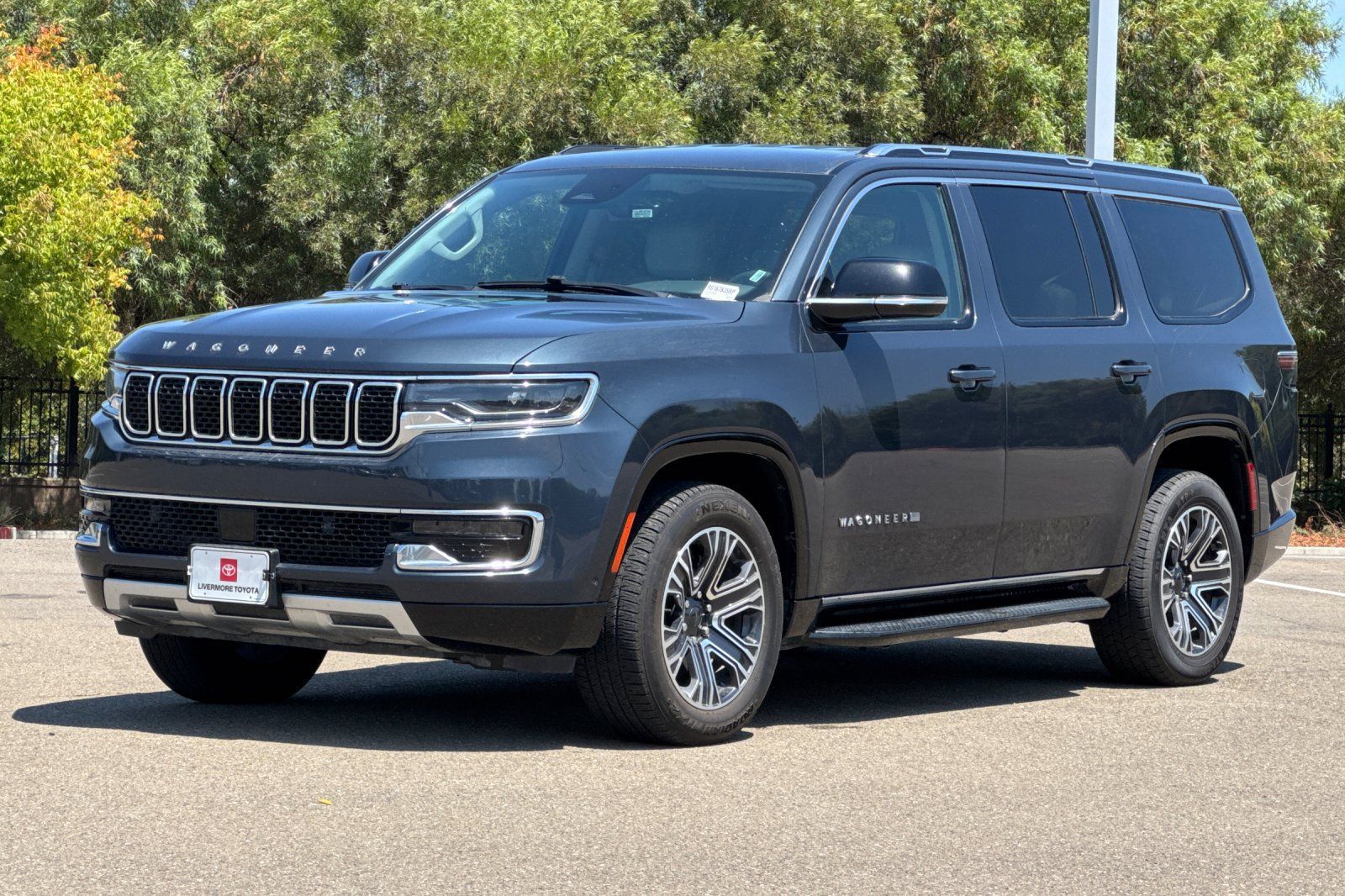 Used 2024 Jeep Wagoneer Series II AWD/4WD image 8
