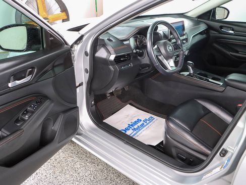 Used 2021 Nissan Altima 2.5 SR FWD image 3