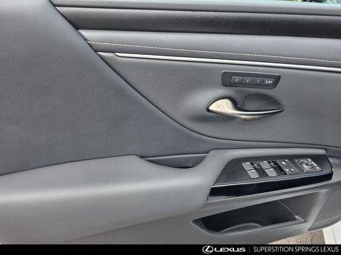 Used 2025 Lexus ES 300h w/ Premium Package FWD image 11