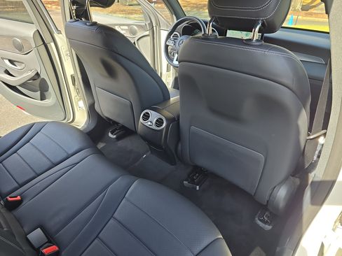 Used 2022 Mercedes-Benz GLC 300 4MATIC w/ Multimedia Package Lite image 11