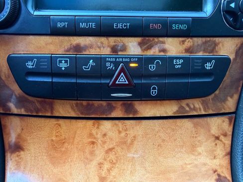 Used 2006 Mercedes-Benz E 350 Sedan image 19