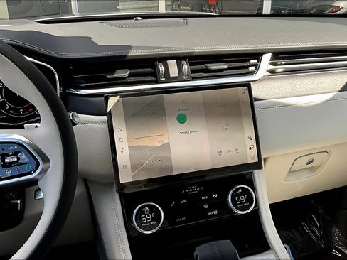 New 2026 Jaguar F-PACE R-Dynamic S image 7