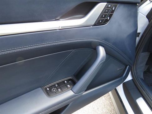 Used 2025 Porsche 911 Carrera RWD image 8