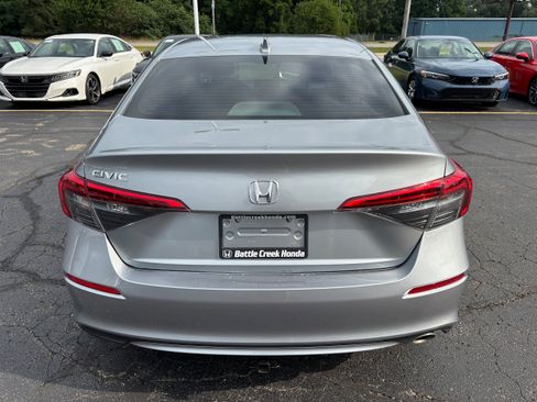 Used 2024 Honda Civic Sport image 8