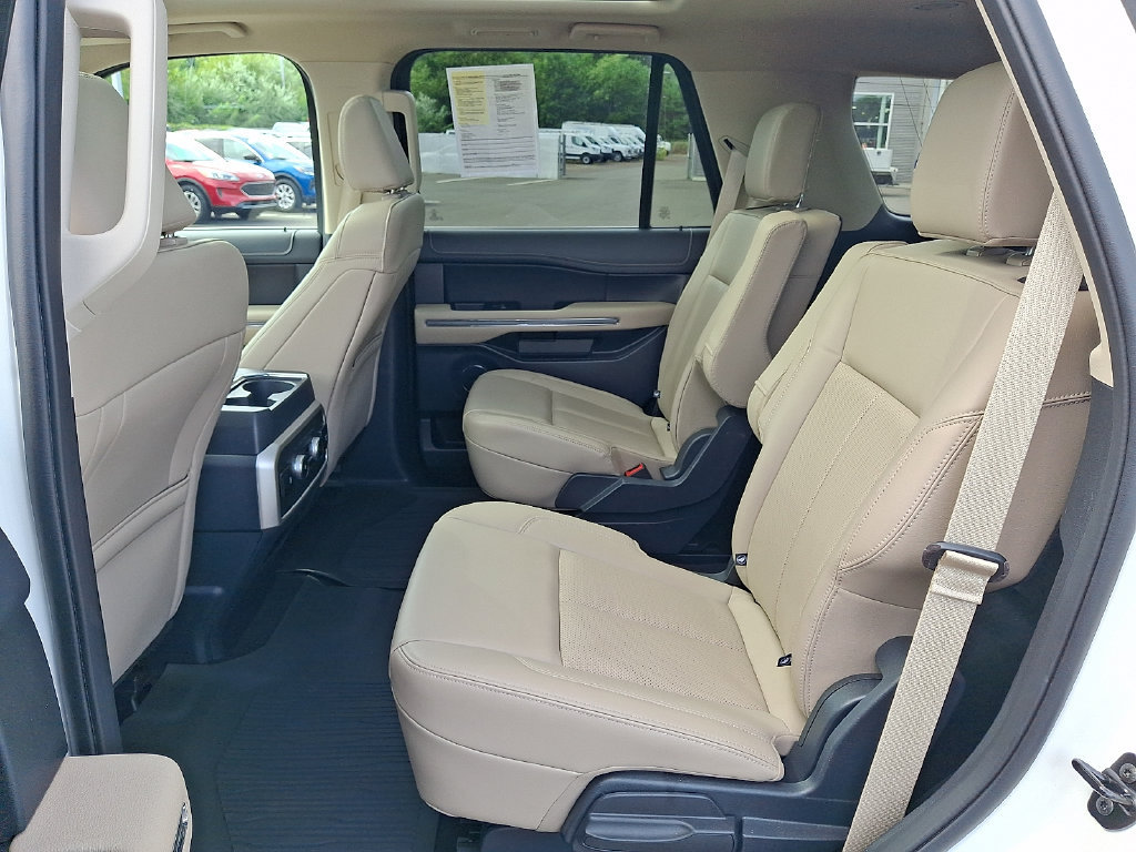 Used 2024 Ford Expedition XLT AWD/4WD image 14