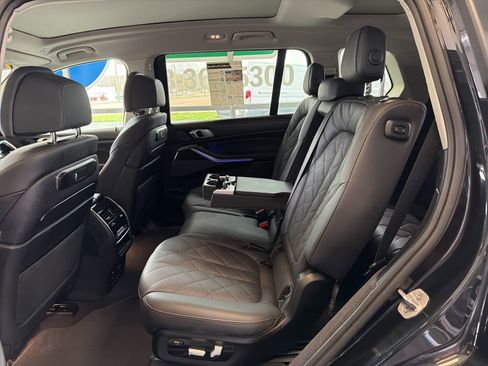Used 2024 BMW X7 xDrive40i image 17
