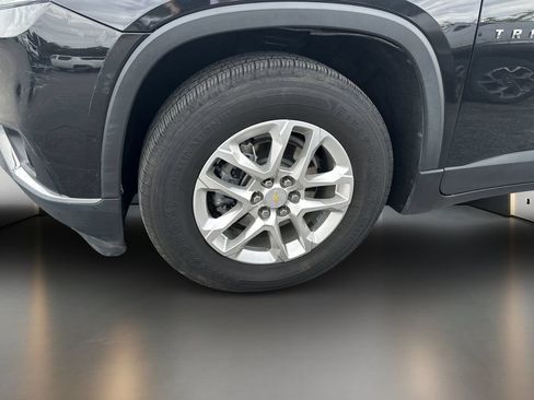Used 2021 Chevrolet Traverse LT FWD image 8