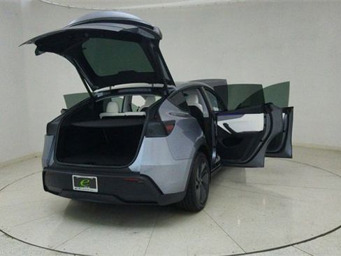 Used 2026 Tesla Model Y 2WD image 71