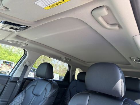 Used 2023 Kia Sorento SX Prestige image 25