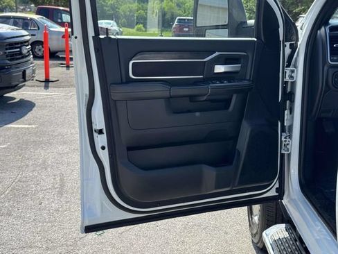 Used 2024 RAM 2500 Big Horn AWD/4WD image 14