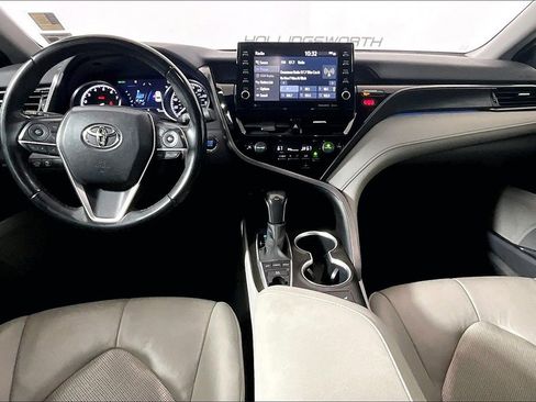Used 2021 Toyota Camry XLE image 11