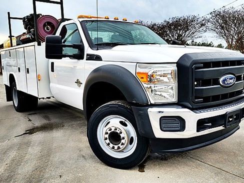 Used 2016 Ford F550 2WD Regular Cab Super Duty image 2