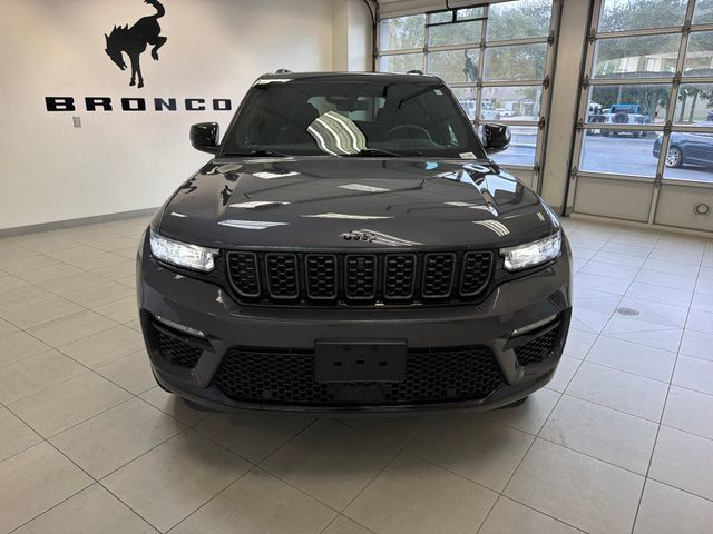 Used 2025 Jeep Grand Cherokee Summit AWD/4WD image 3