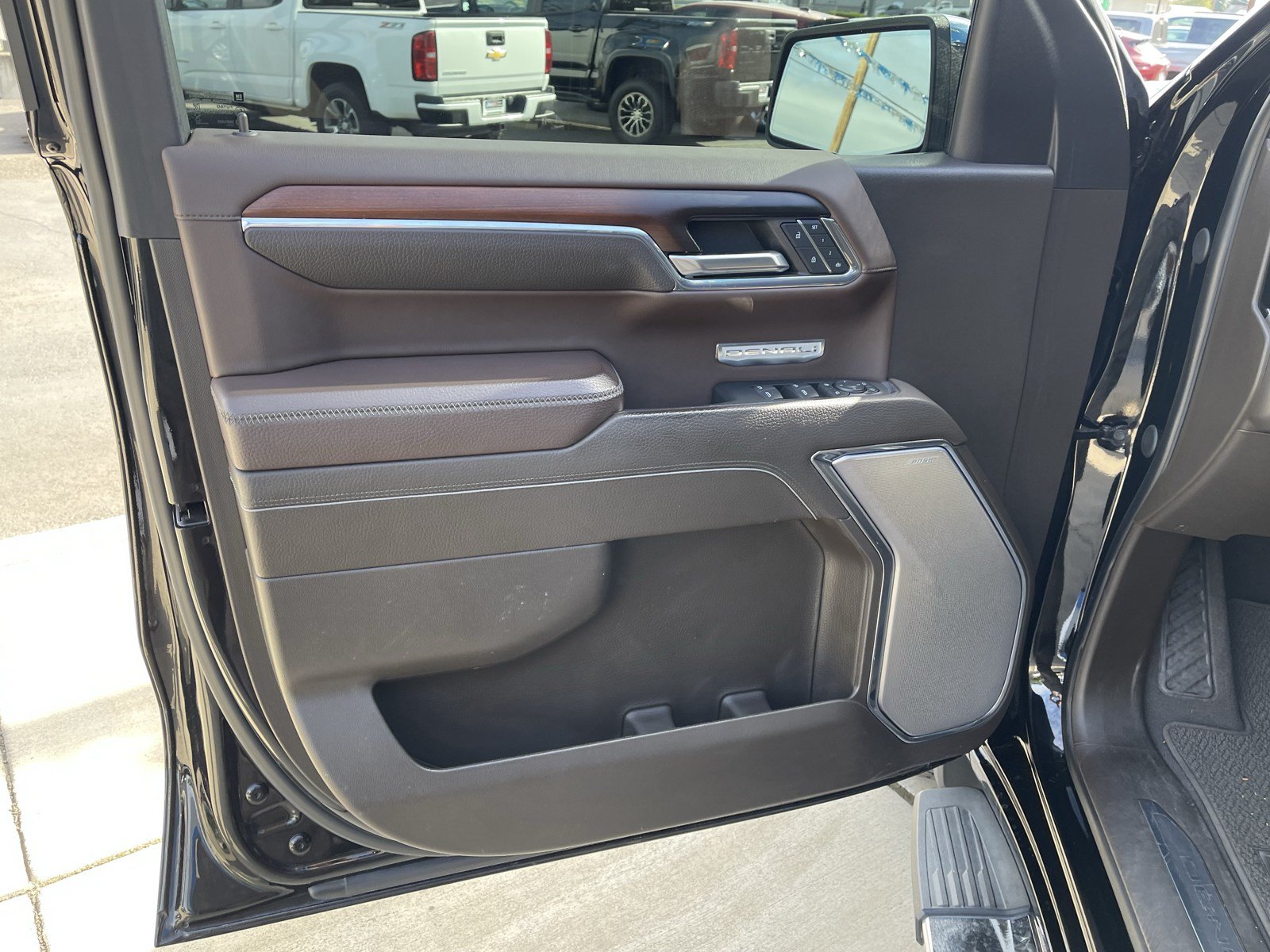 Used 2024 GMC Sierra 1500 Denali w/ Technology Package AWD/4WD image 17