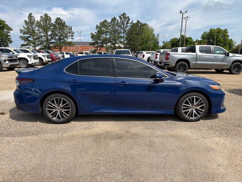 Used 2024 Toyota Camry XLE FWD image 6