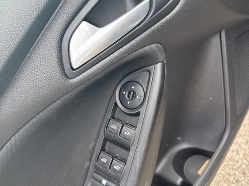 Used 2018 Ford Focus SE w/ SE Appearance Package FWD image 23