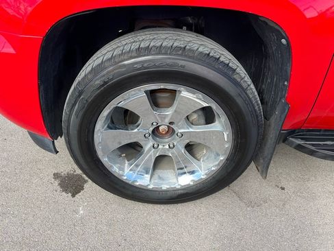 Used 2011 Chevrolet Avalanche LTZ image 12