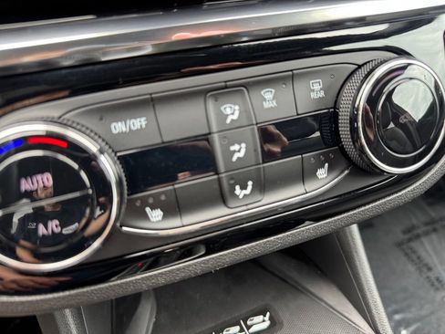 Used 2024 Buick Envista Sport Touring w/ Convenience I Package FWD image 14