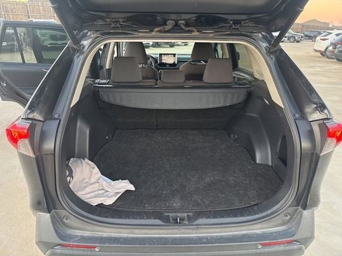 Used 2020 Toyota RAV4 XLE w/ Convenience Package image 14