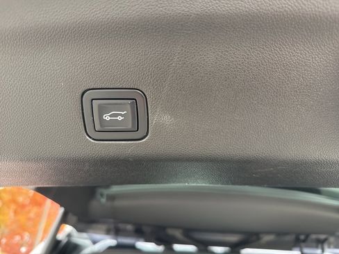 Used 2022 Cadillac Escalade ESV Premium Luxury Platinum image 25