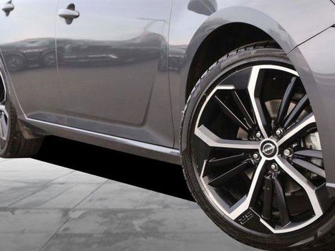 Used 2024 Nissan Altima 2.5 SR w/ SR Premium Package image 3