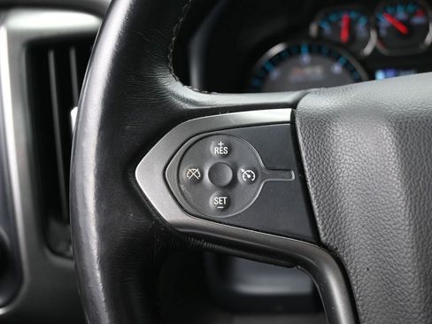 Used 2018 Chevrolet Silverado 1500 LT w/ Midnight Edition image 15