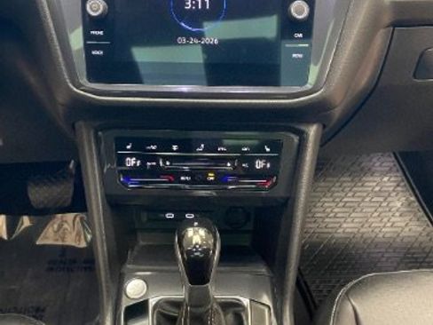 Used 2023 Volkswagen Tiguan SE w/ Panoramic Sunroof Package image 29