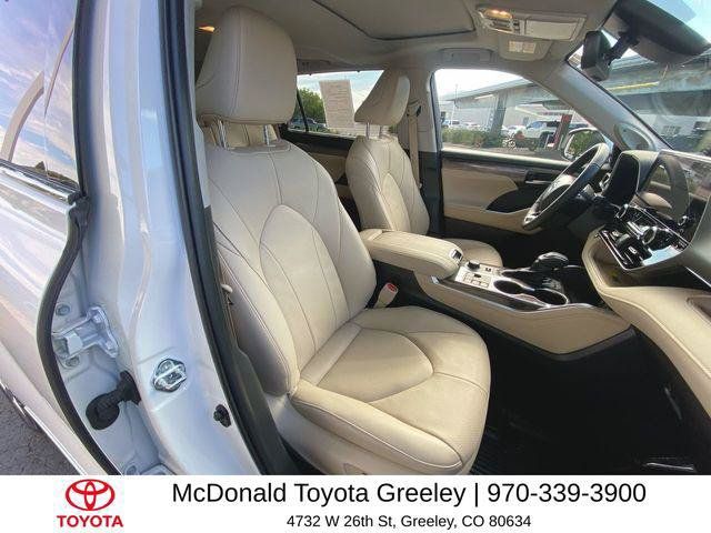 Certified 2025 Toyota Highlander Limited AWD/4WD image 26