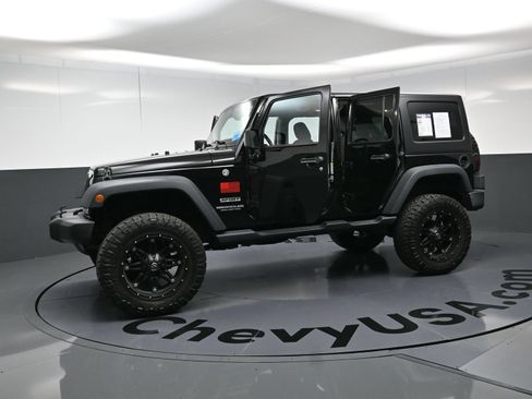 Used 2017 Jeep Wrangler Unlimited Sport w/ Quick Order Package 24S AWD/4WD image 12