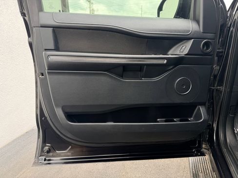 Used 2019 Ford Expedition Max XLT image 24