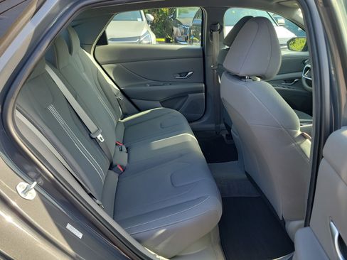 Used 2023 Hyundai Elantra Blue FWD image 12
