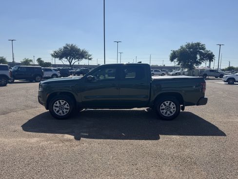 Used 2022 Nissan Frontier SV w/ Technology Package RWD image 2