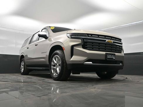 Used 2024 Chevrolet Suburban Premier image 32